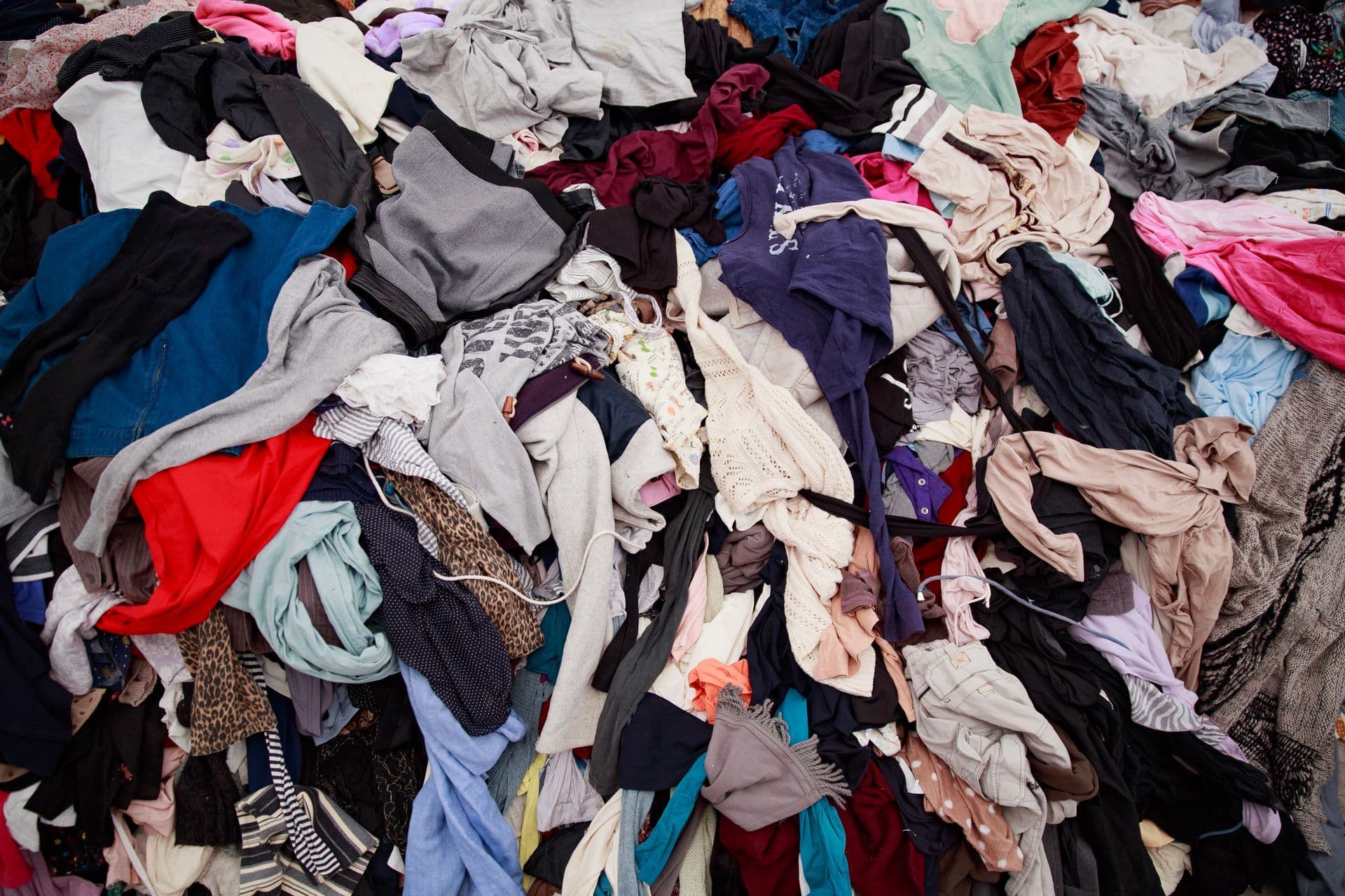 fast-fashion-pexels-neosiam-38909990.jpg